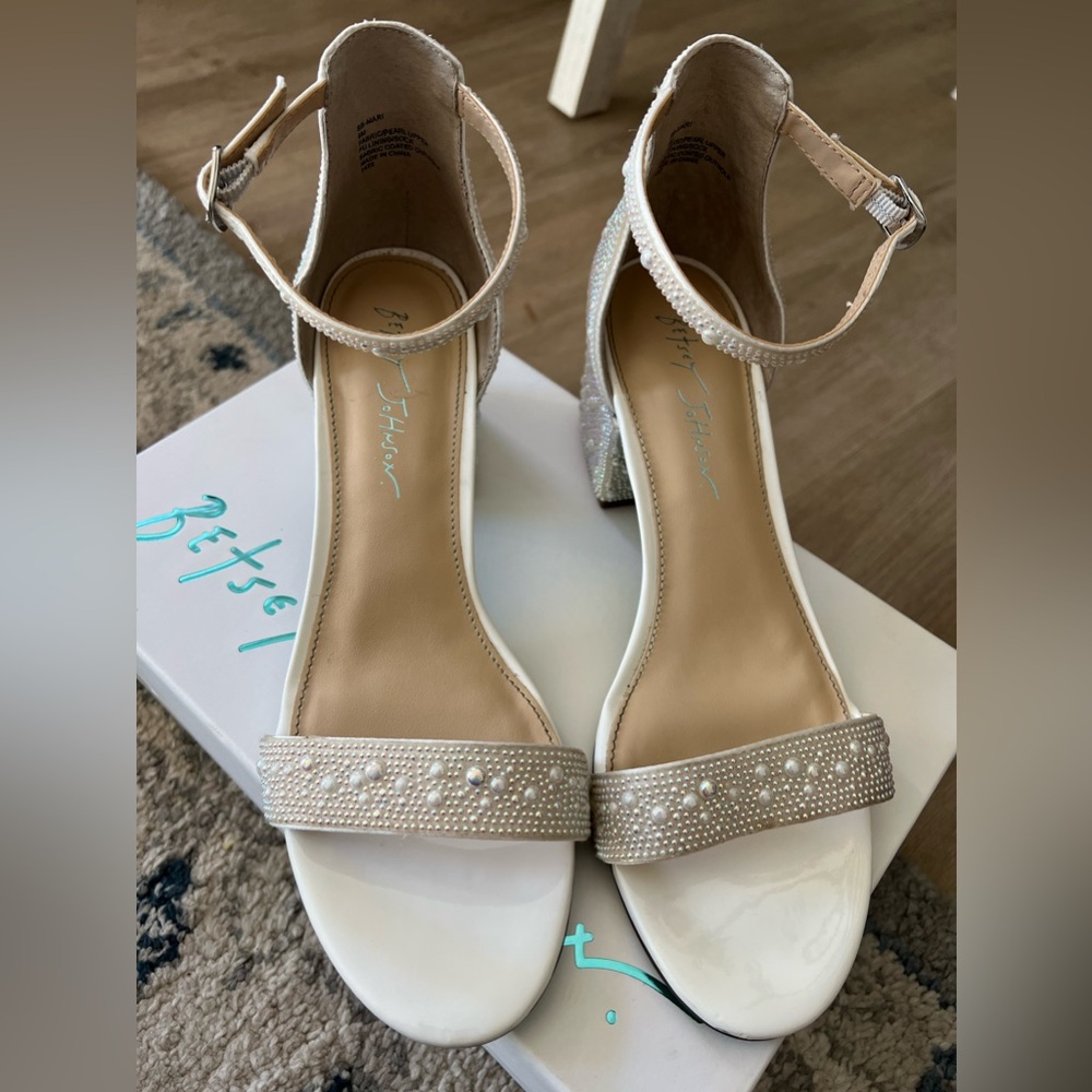Betsey Johnson Pearl Mari Heels size 9
